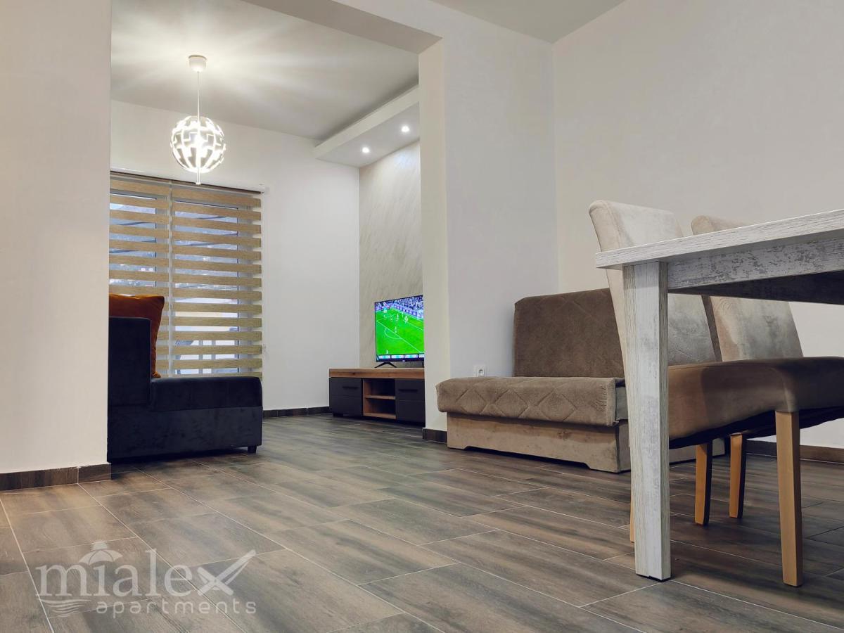 Mialex Apartments Dobra Voda Exteriör bild
