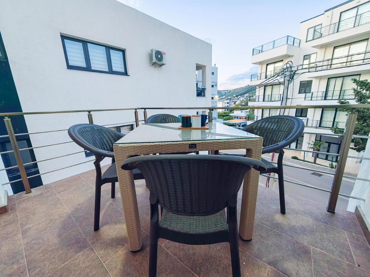 Mialex Apartments Dobra Voda Exteriör bild